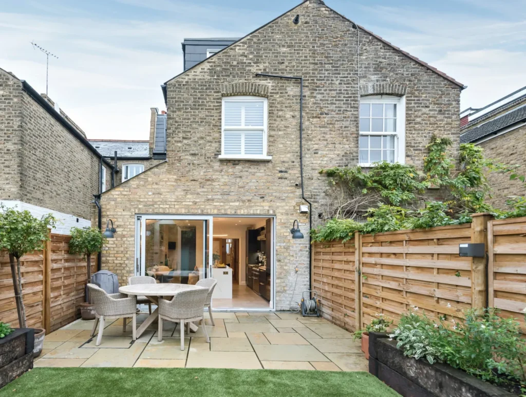 contemporary-villa-front